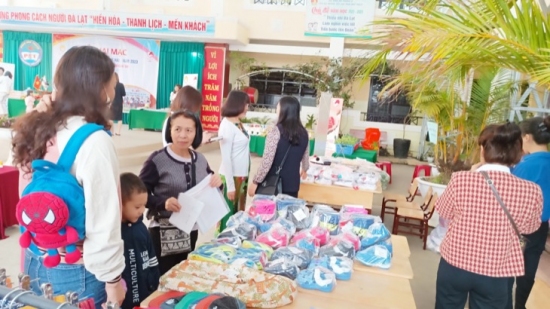 Một số hình ảnh thực tế từ "gian hàng nhân ái 2023"