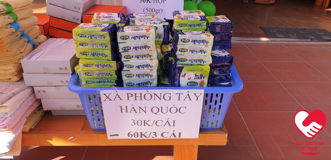 Bán hàng gây quỹ xe đạp đến trường