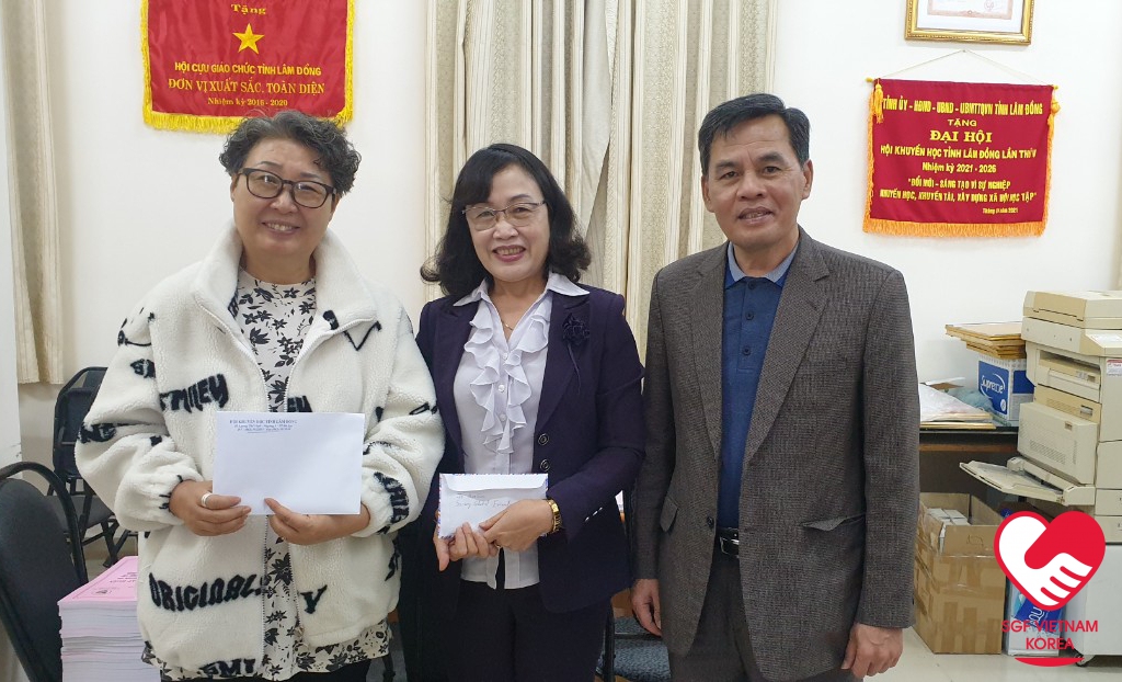 SGF Vietnam Korea ủng hộ 40tr đồng cho hội khuyến học Lâm Đồng để mua xe đạp cho học sinh nghèo hiếu học 1