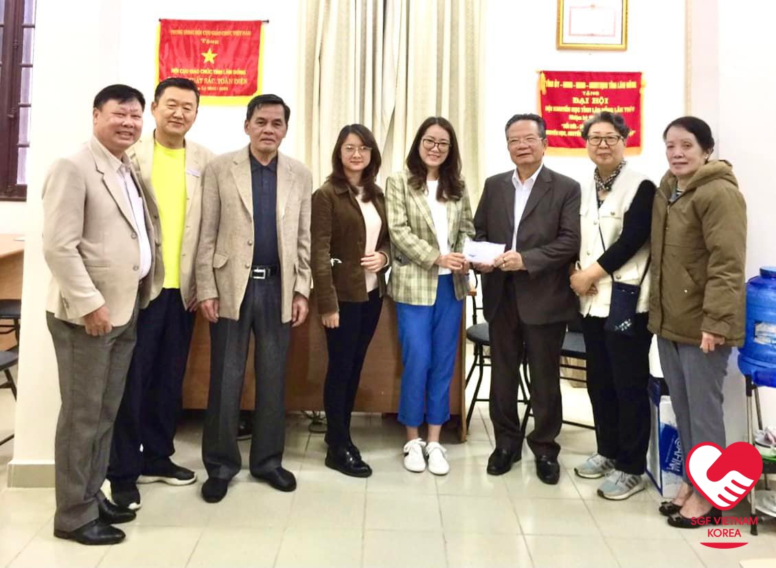 SGF Vietnam Korea trao tặng 40tr cho Hội khuyến học tỉnh Lâm Đồng để mua 20 chiếc xe đạp cho học sinh có hoàn cảnh khó khăn trên địa bàn tỉnh