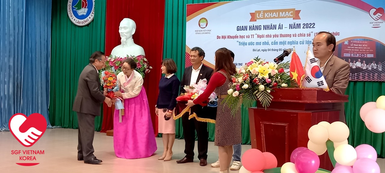 Sự kiện gian hàng nhân ái trường cao đẳng kinh tế Lâm Đồng