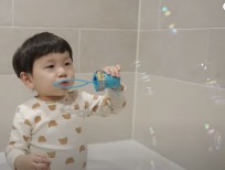 Làm nổ bong bóng xà phòng 2