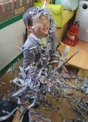 Ném tung những mảnh báo 3