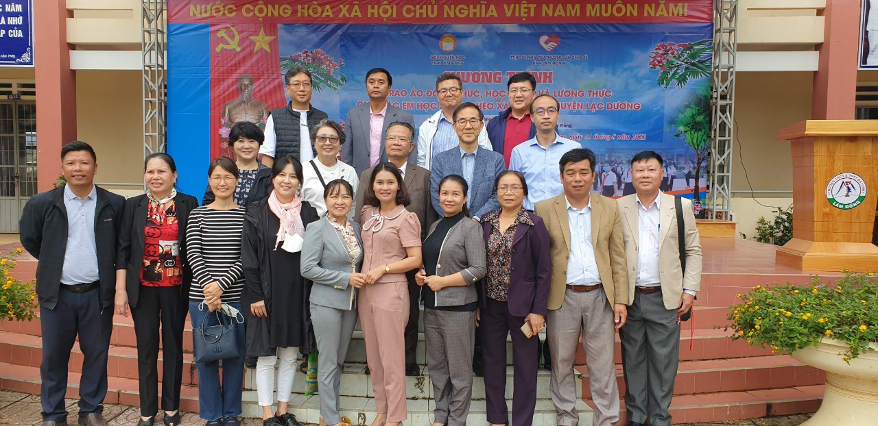 Le trao hoc bong truong mam non Da Nhim 1