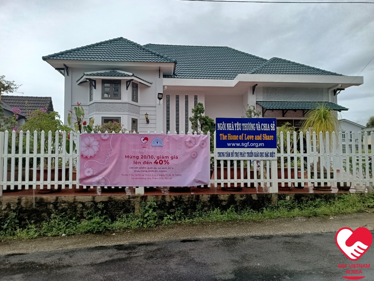 sự kiện bán hàng gây quỹ mừng ngày phụ nữ Việt Nam 1