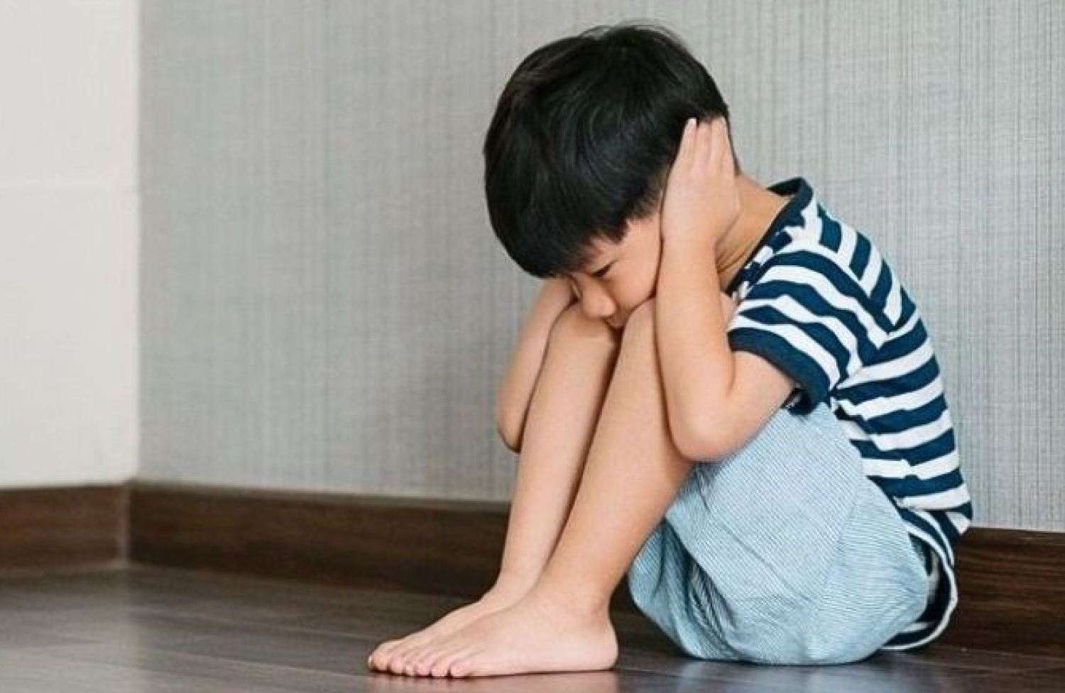 Cha mẹ nên làm gì khi con mắc chứng tự kỷ